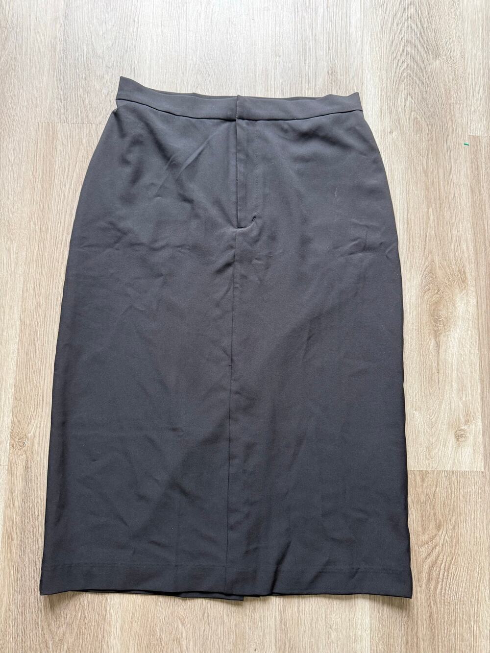 Banana Republic Pencil Skirt, women’s size 10, Black, slit in back